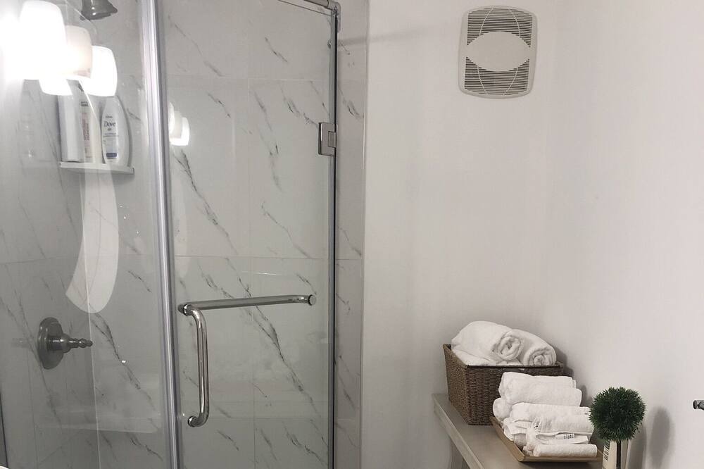 Photo of Bathroom in Oakridge