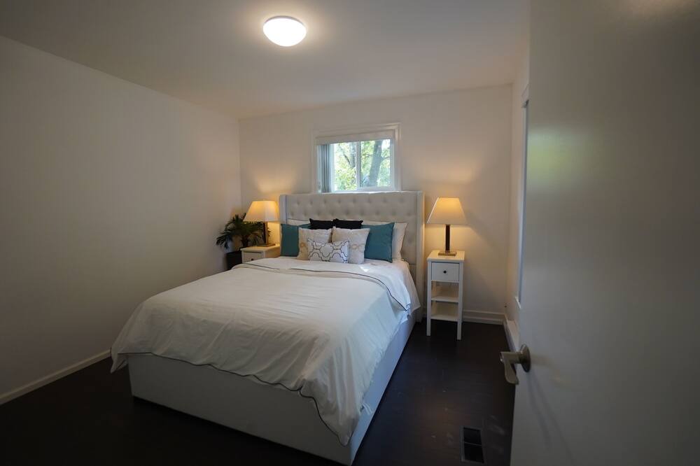 Photo of Bedroom in Oakridge