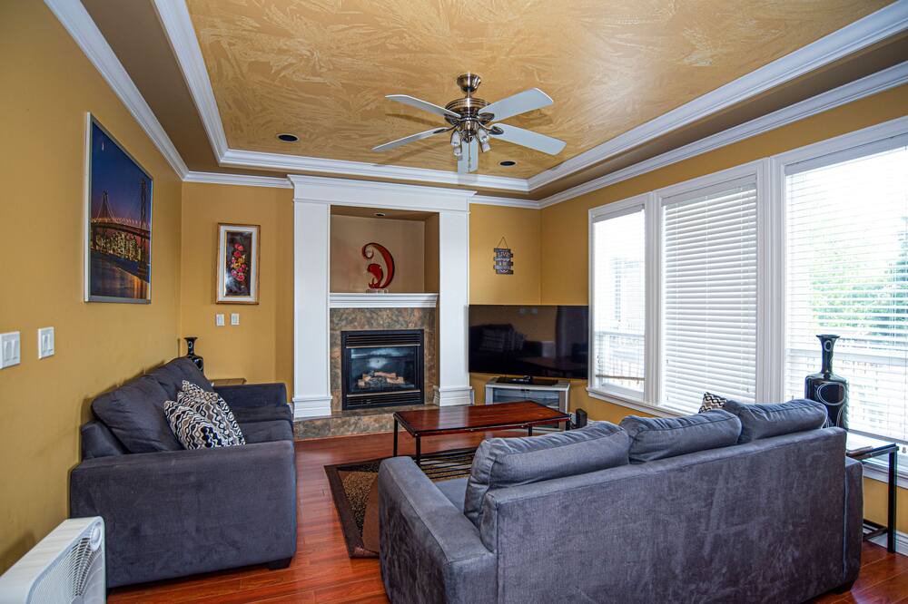 Photo of Livingroom in Willoughby