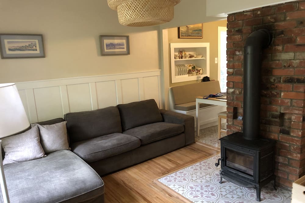 Photo of Livingroom in Gorge -Tillicum Area