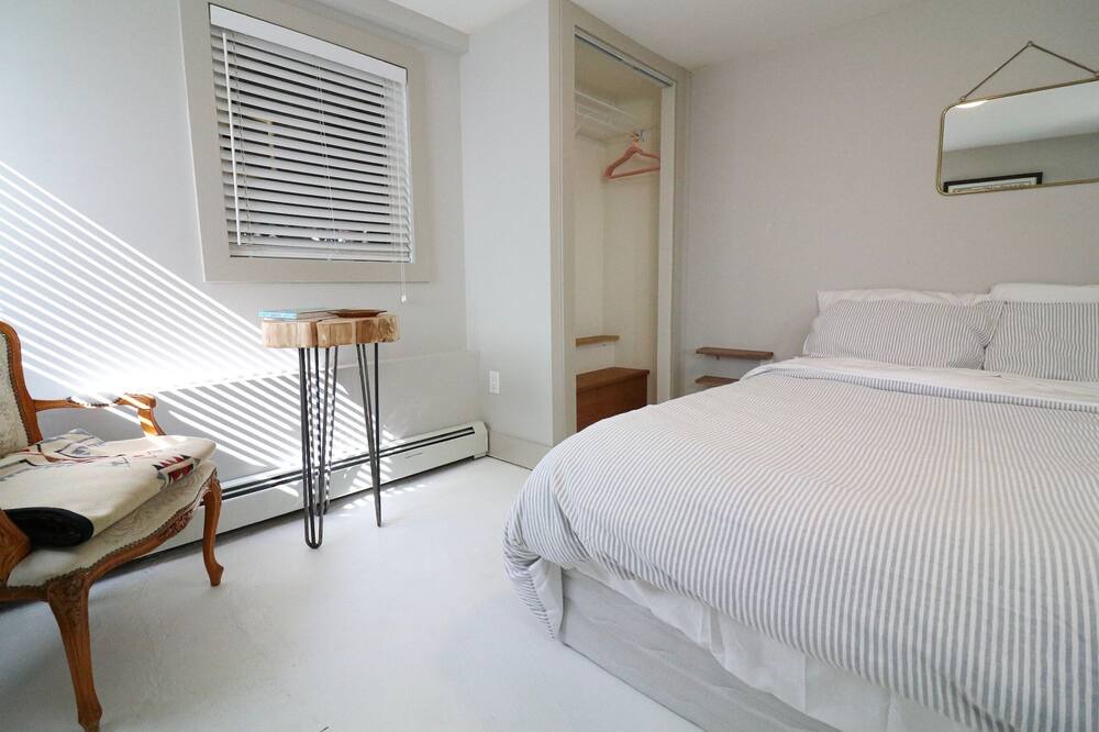 Photo of Bedroom in Lower Lonsdale