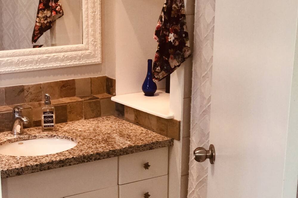 Photo of Bathroom in Lower Lonsdale