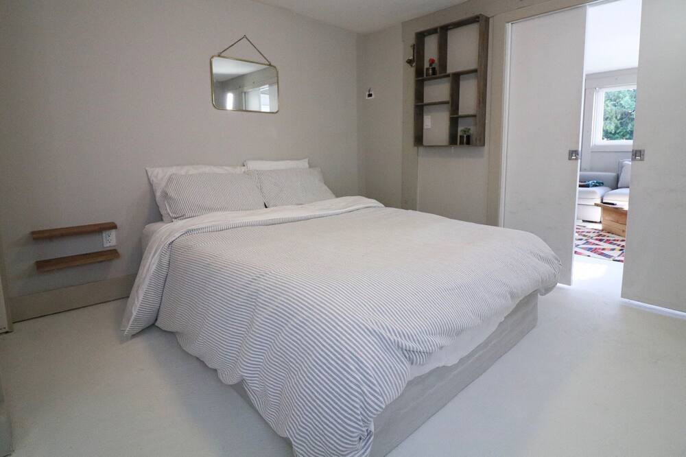 Photo of Bedroom in Lower Lonsdale