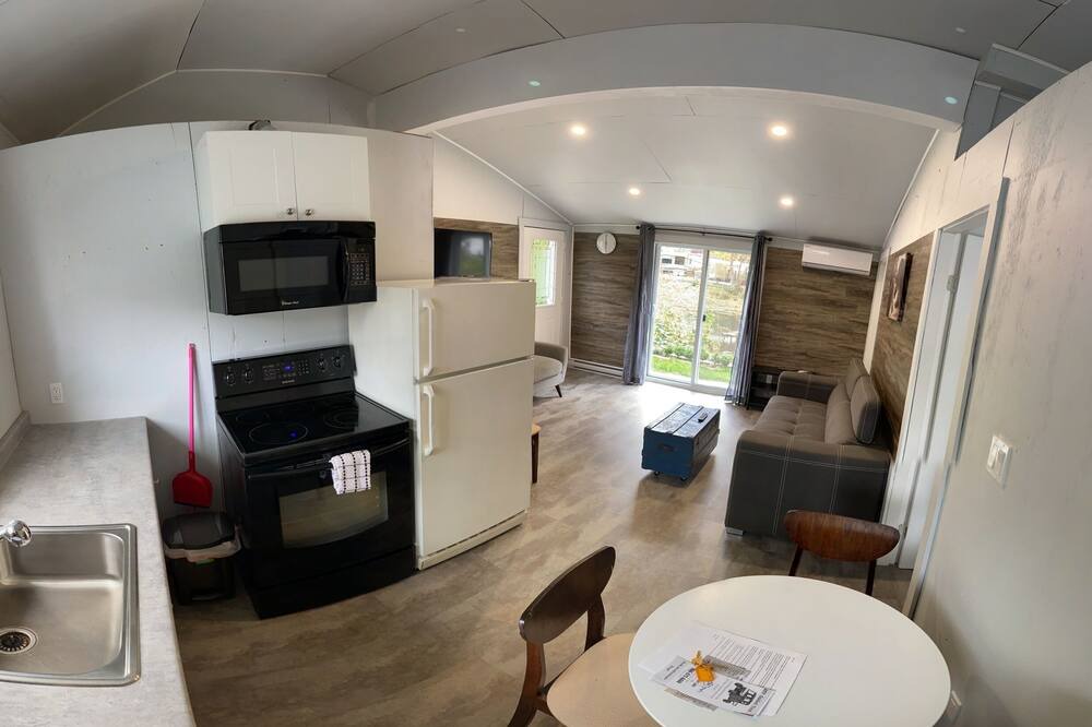 Photo of Livingroom in Harrison Hot Springs