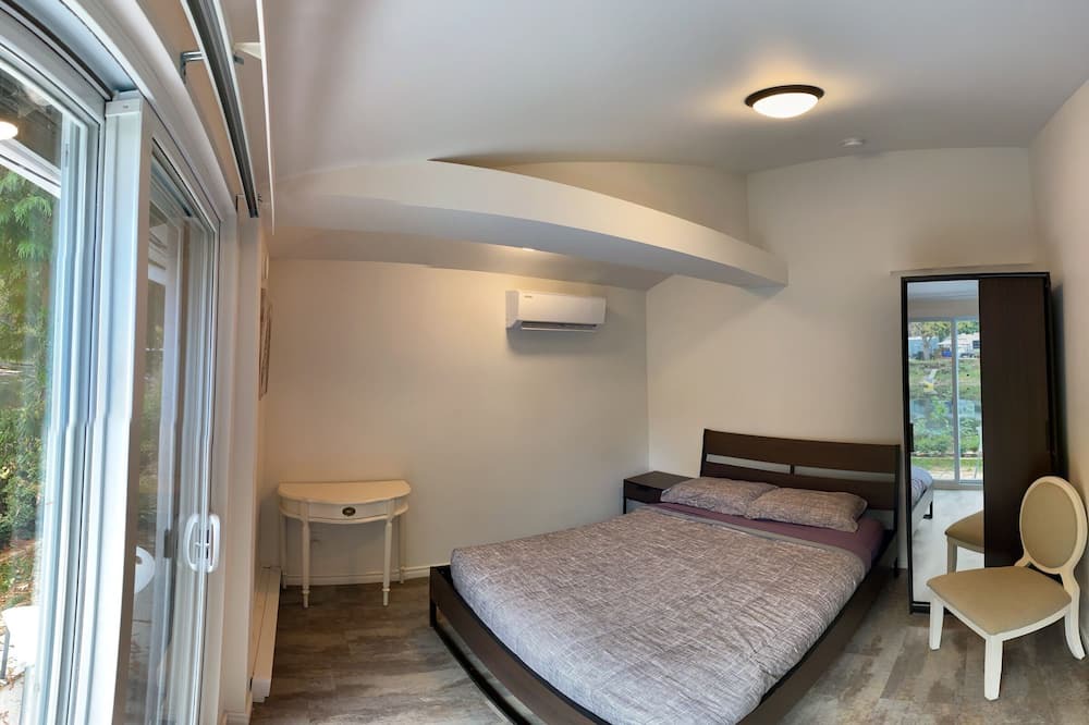 Photo of Bedroom in Harrison Hot Springs