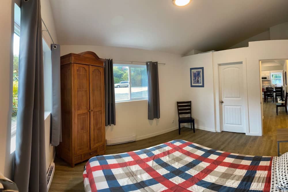 Photo of Bedroom in Harrison Hot Springs