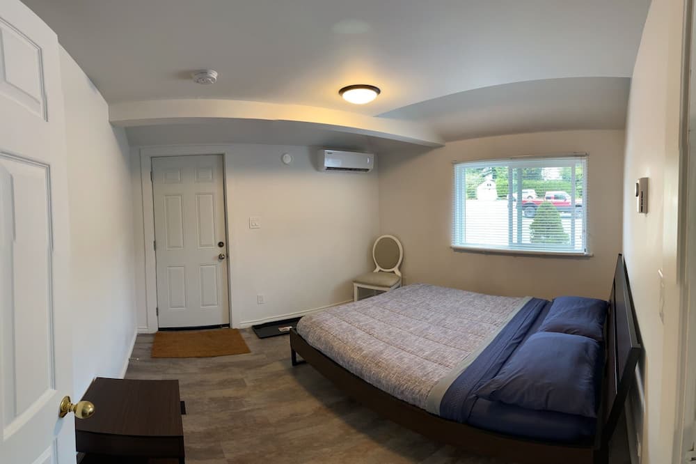 Photo of Bedroom in Harrison Hot Springs