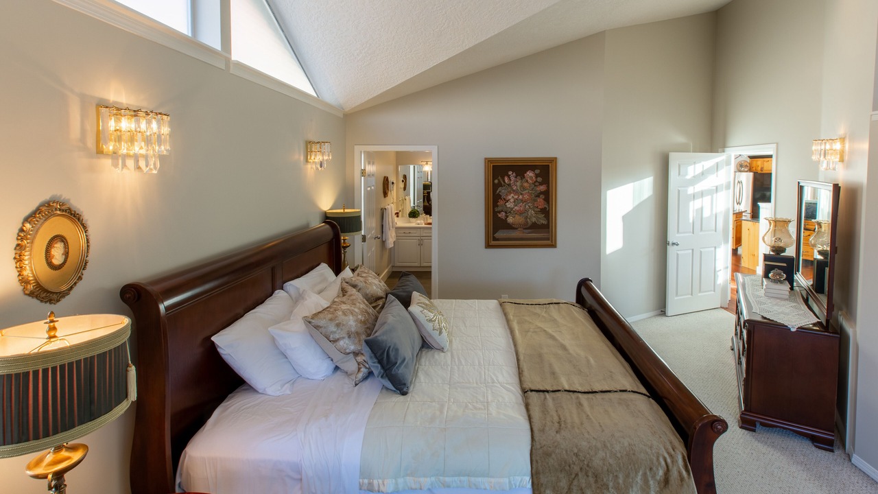 Photo of Bedroom in James Bay