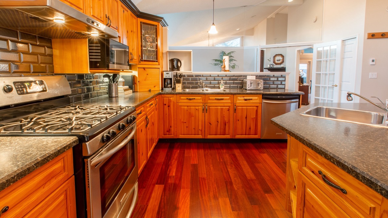 Photo of Kitchen in James Bay