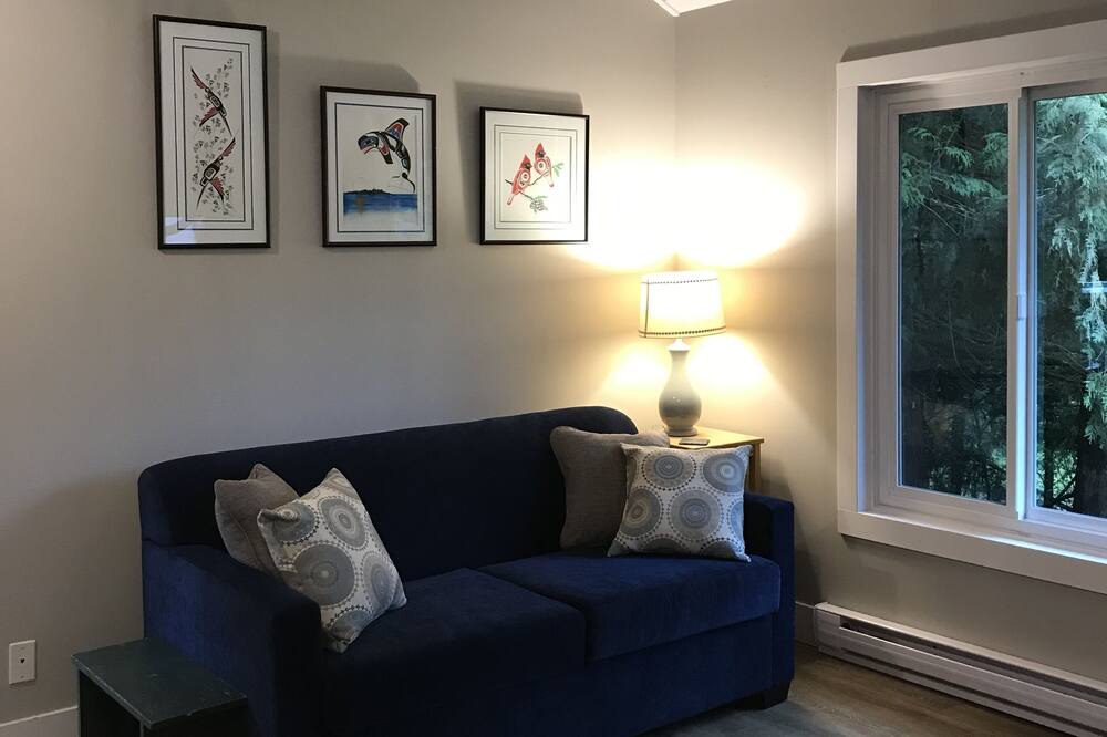 Photo of Livingroom in Langley