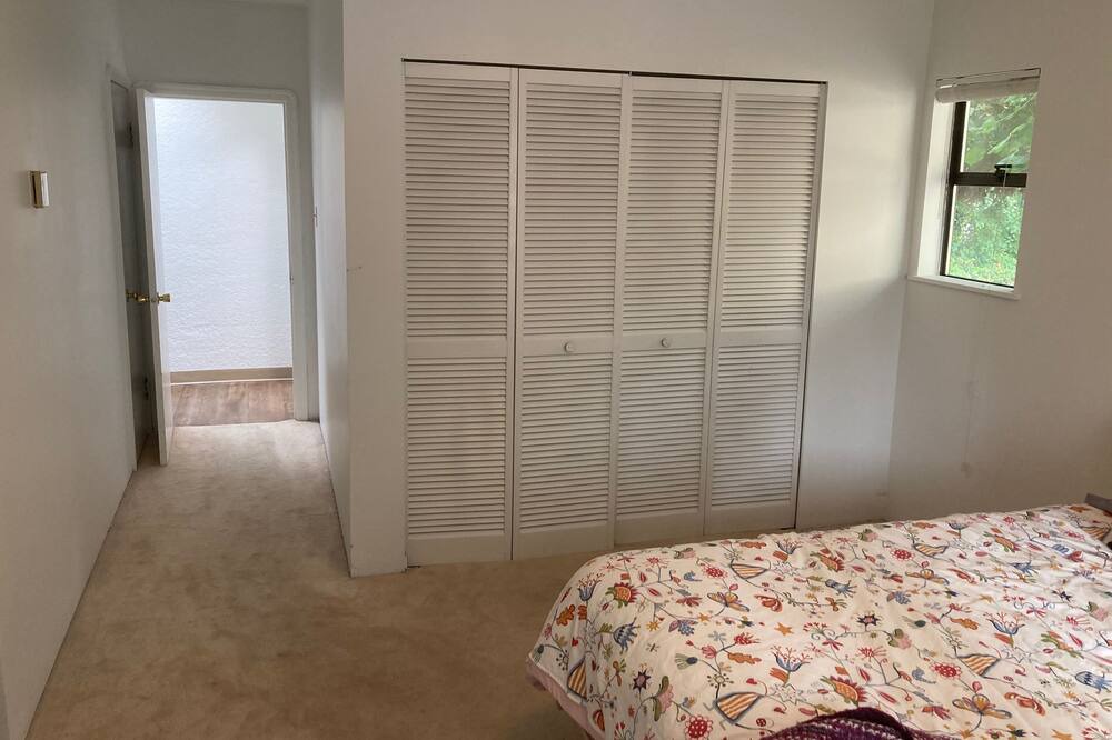 Photo of Bedroom in Oakridge