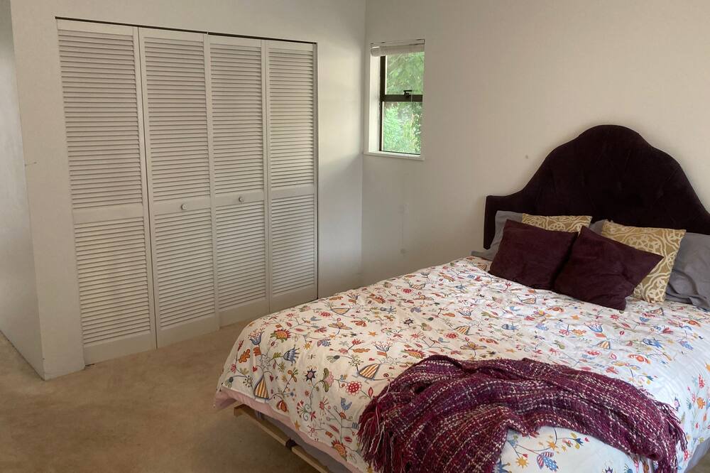Photo of Bedroom in Oakridge