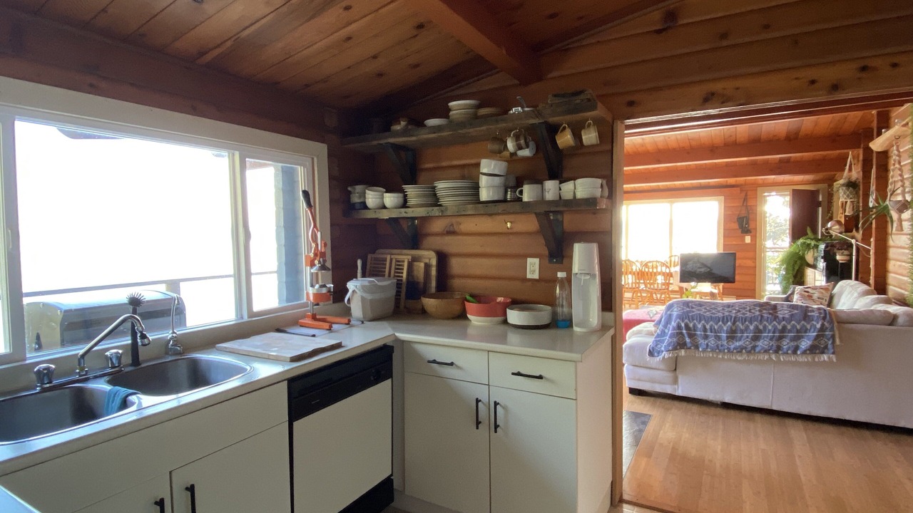 Photo of Kitchen in Galiano