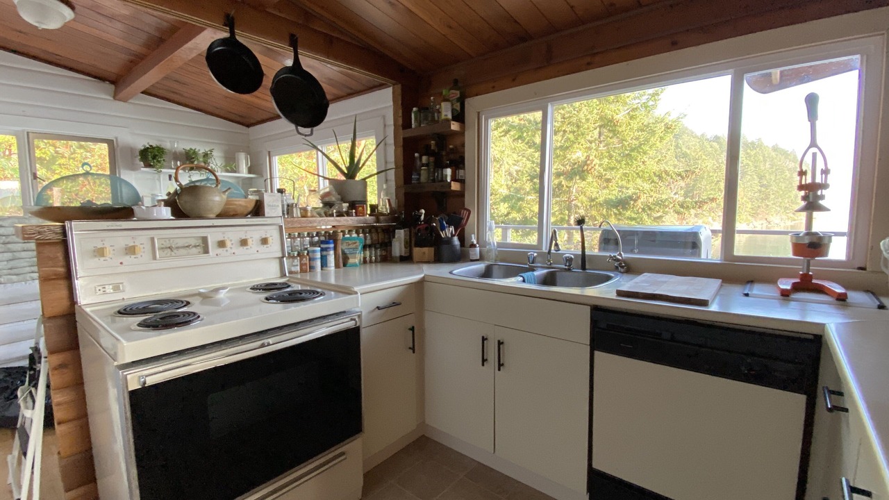 Photo of Kitchen in Galiano