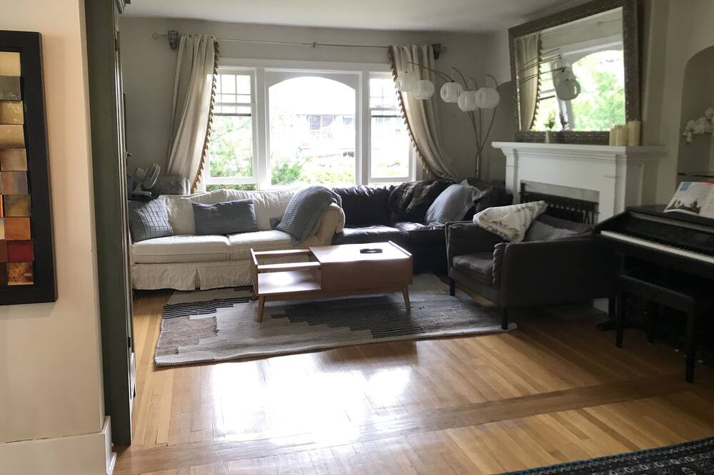 Photo of Livingroom in Kitsilano