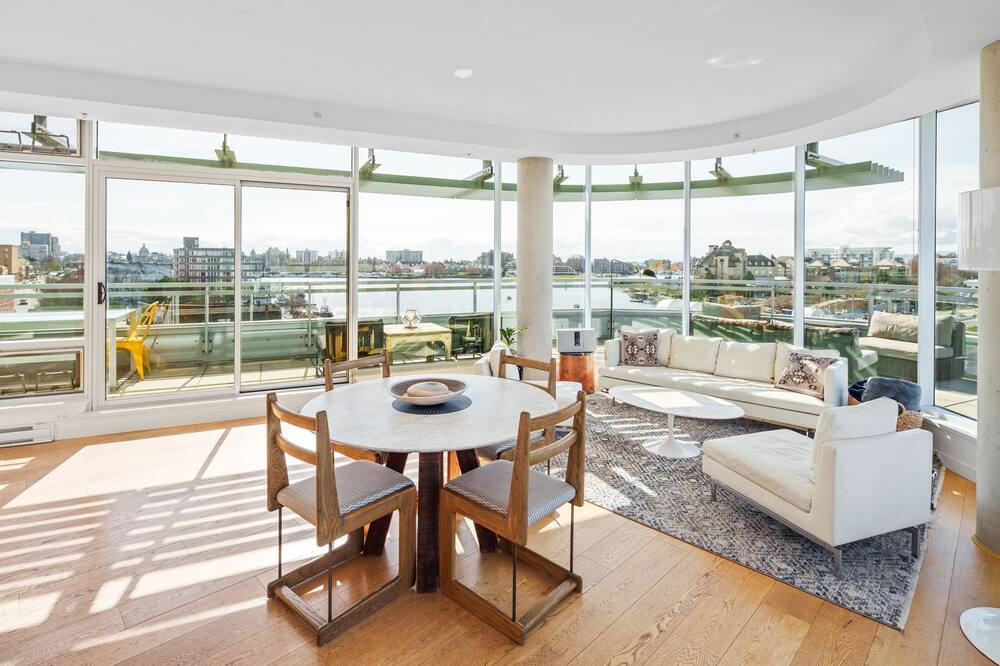 Photo of Livingroom in Downtown Victoria