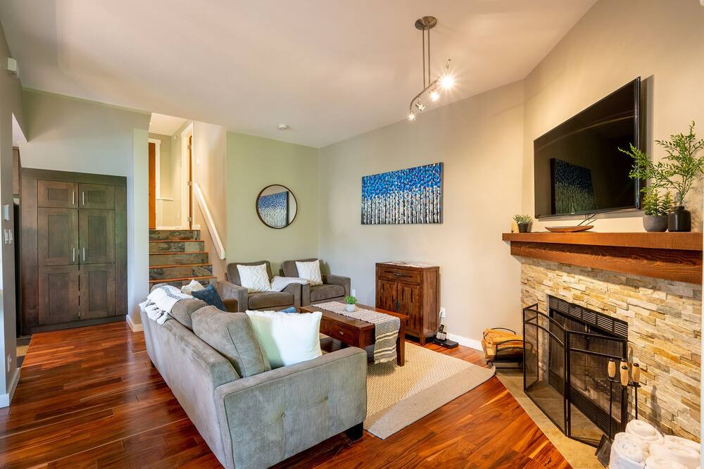 Photo of Livingroom in Upper Village