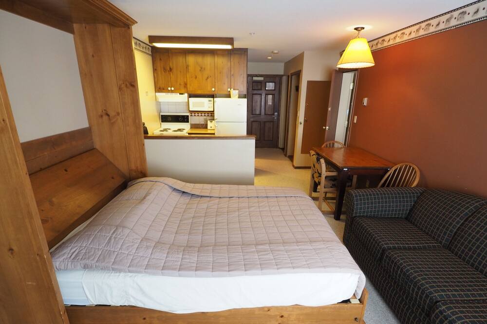 Photo of Bedroom in Apex Mountain