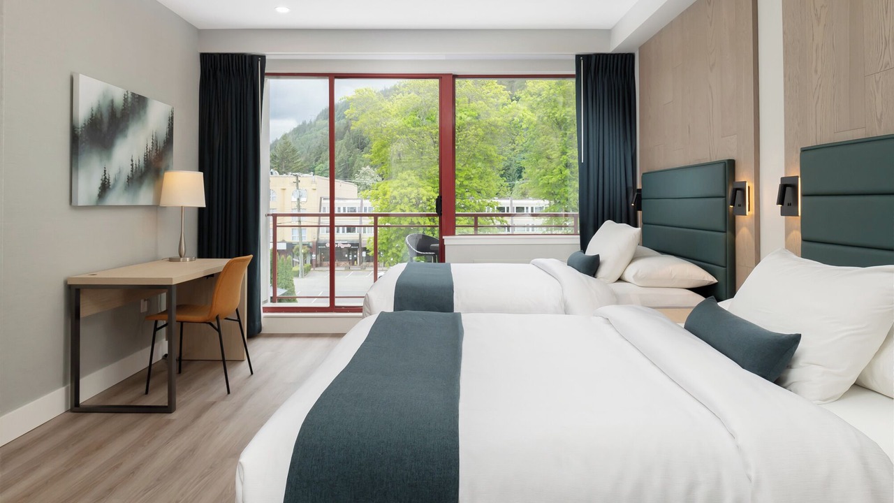 Photo of Bedroom in Harrison Hot Springs