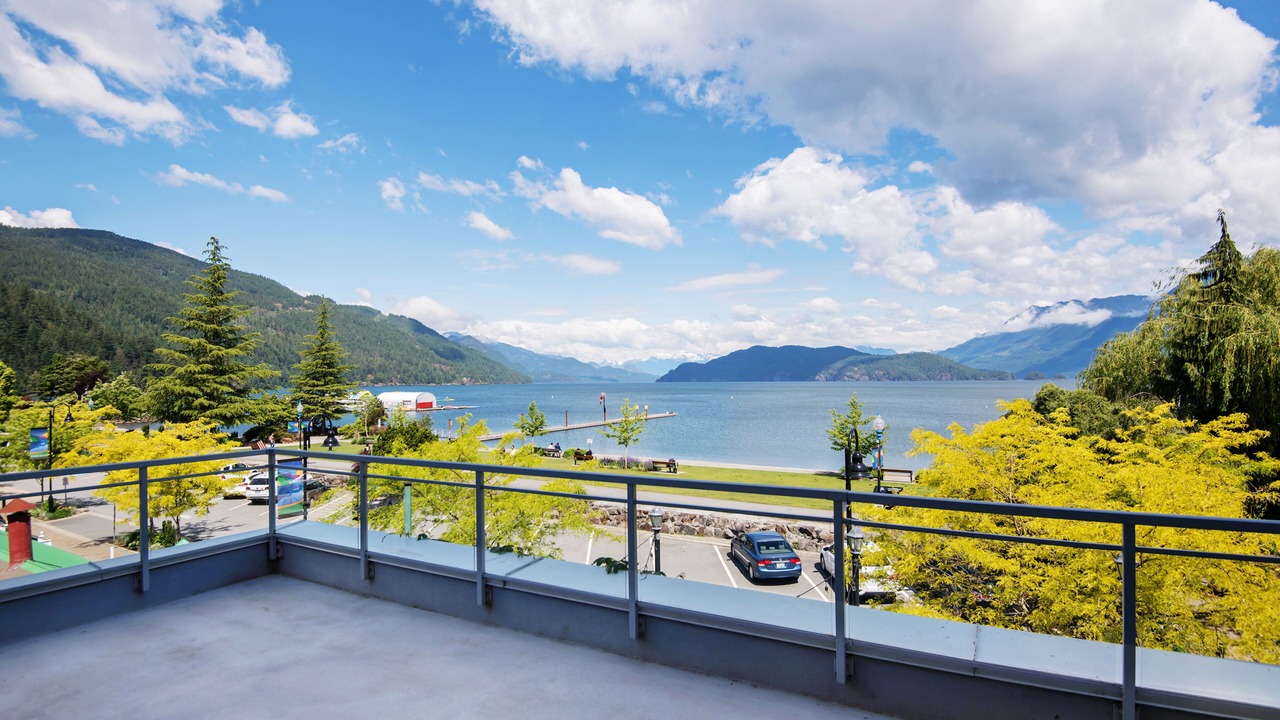 Photo of Patio Balcony in Harrison Hot Springs