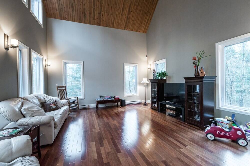 Photo of Livingroom in Stanstead Township