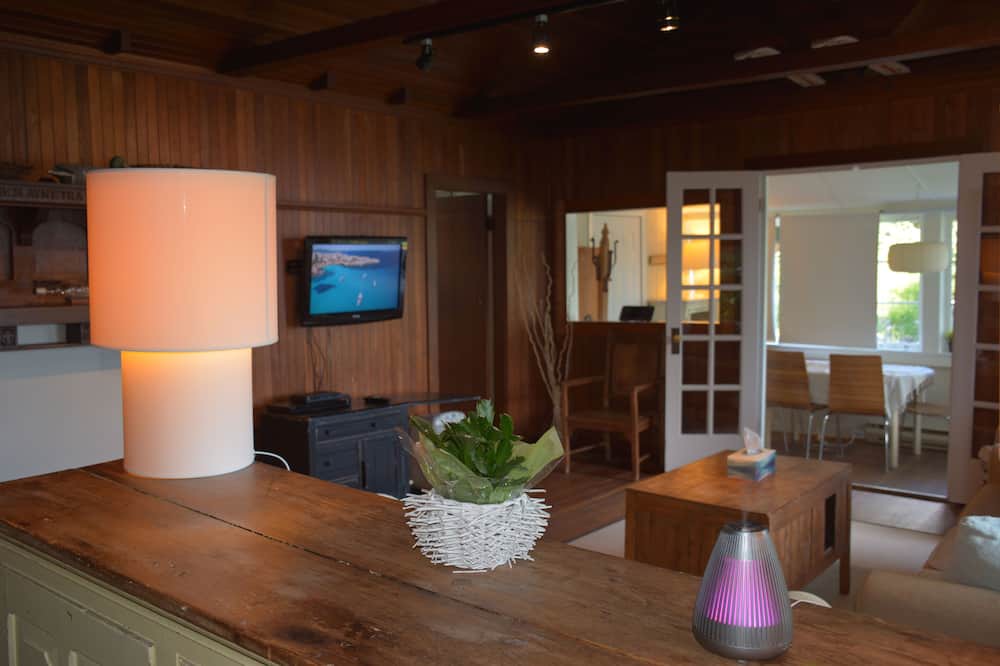 Photo of Livingroom in Gibsons
