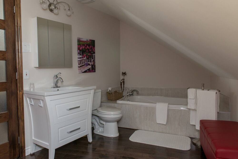 Photo of Bathroom in Jonquiere