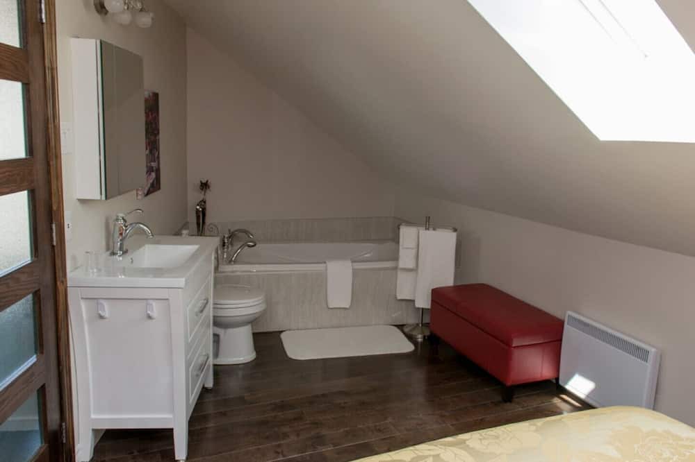 Photo of Bathroom in Jonquiere