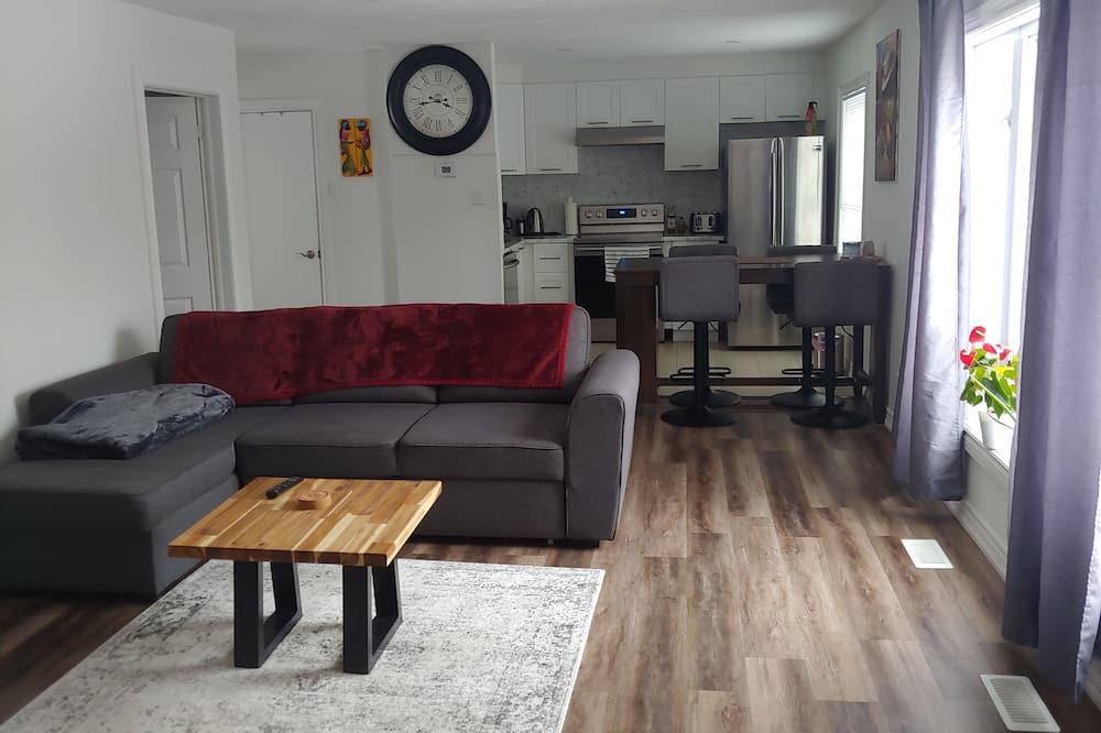 Photo of Livingroom in Alcona
