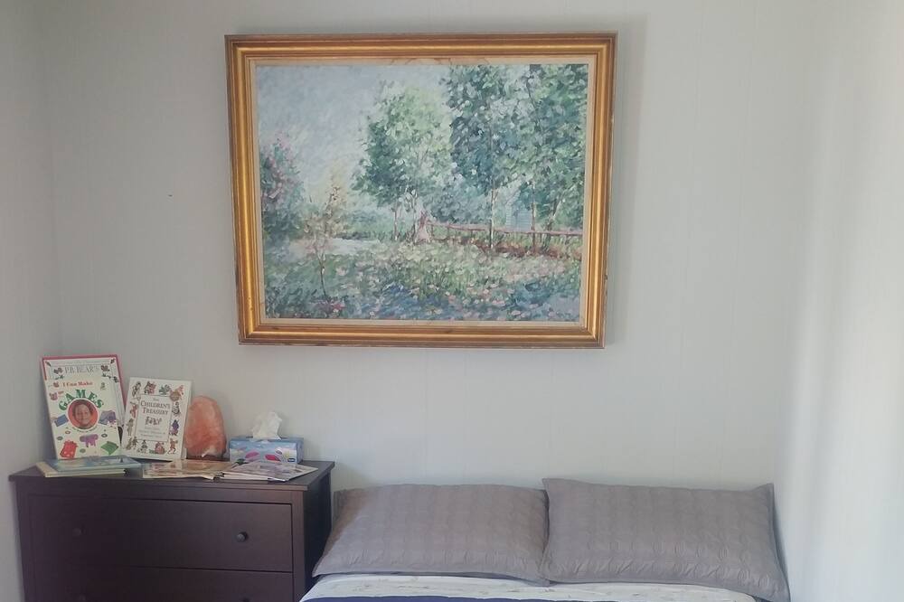 Photo of Bedroom in Alcona