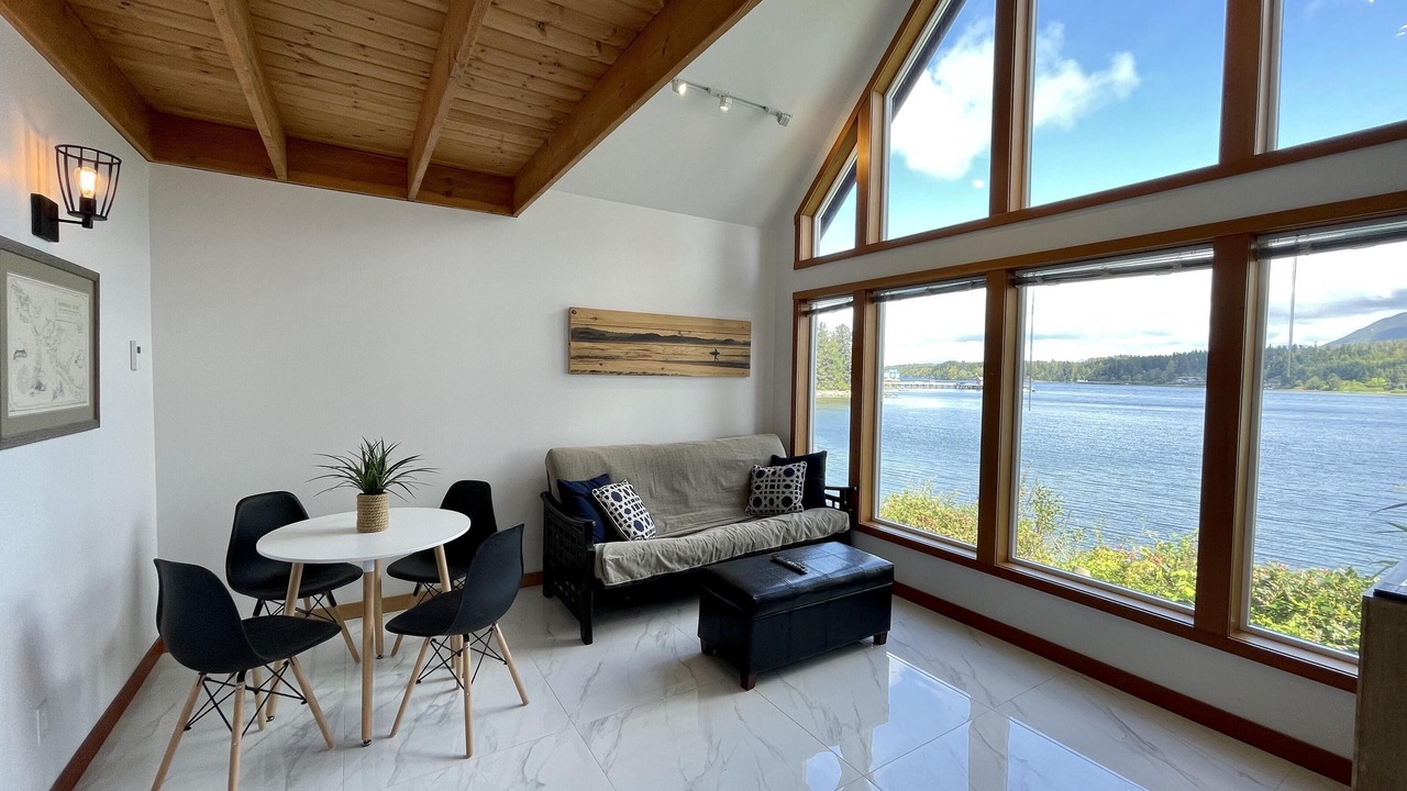 Photo of Livingroom in Ucluelet