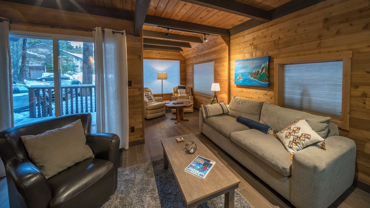 Photo of Livingroom in Whistler Cay Estates