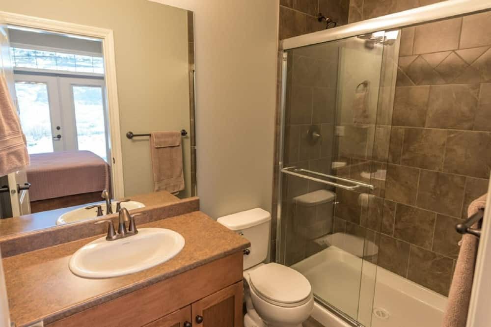 Photo of Bathroom in Osoyoos