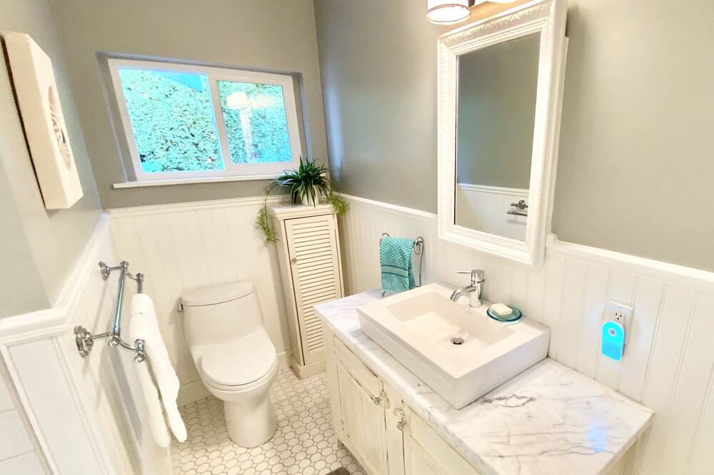 Photo of Bathroom in West Sechelt