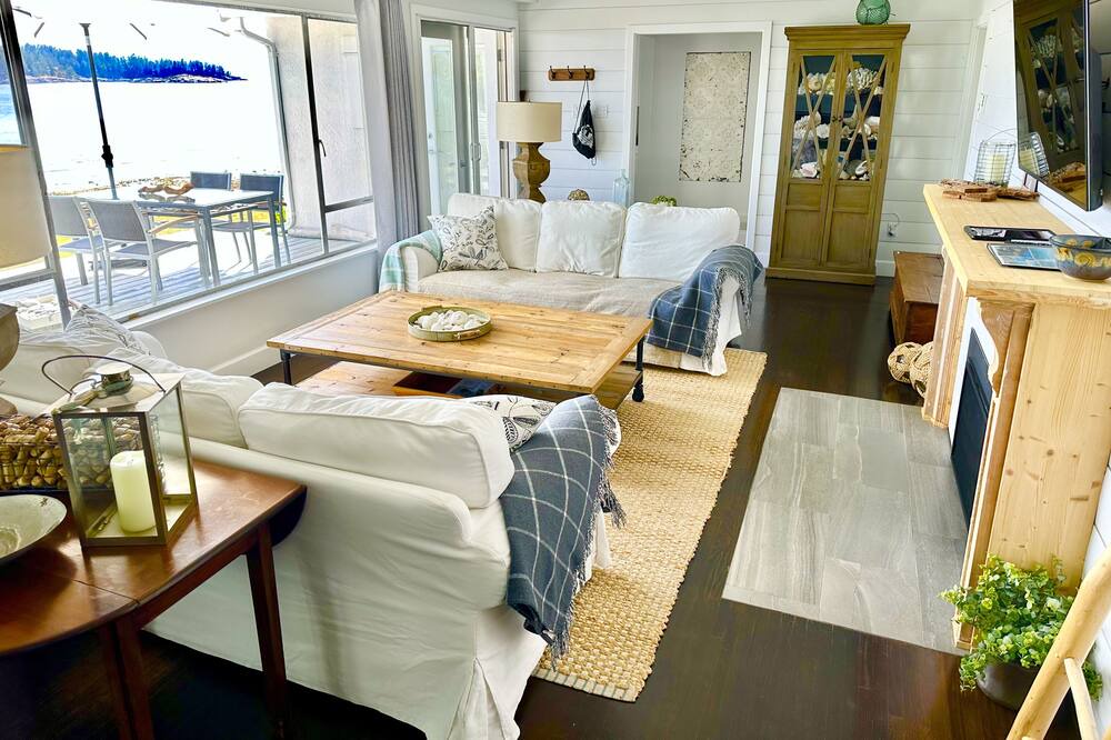 Photo of Bedroom in West Sechelt