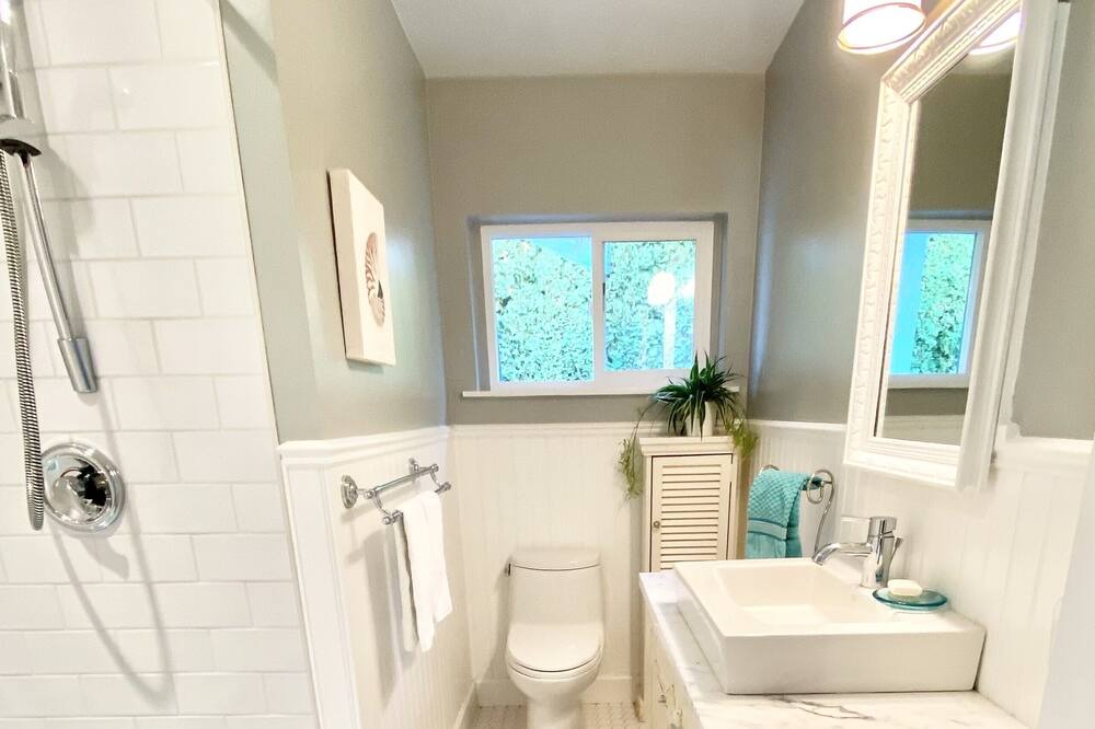 Photo of Bathroom in West Sechelt