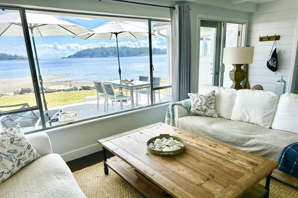 Photo of Livingroom in West Sechelt