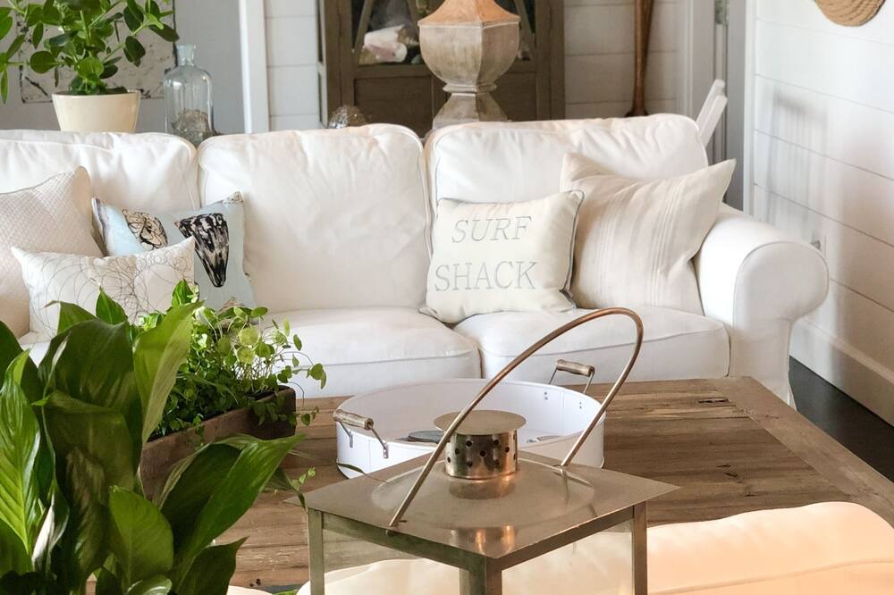 Photo of Livingroom in West Sechelt