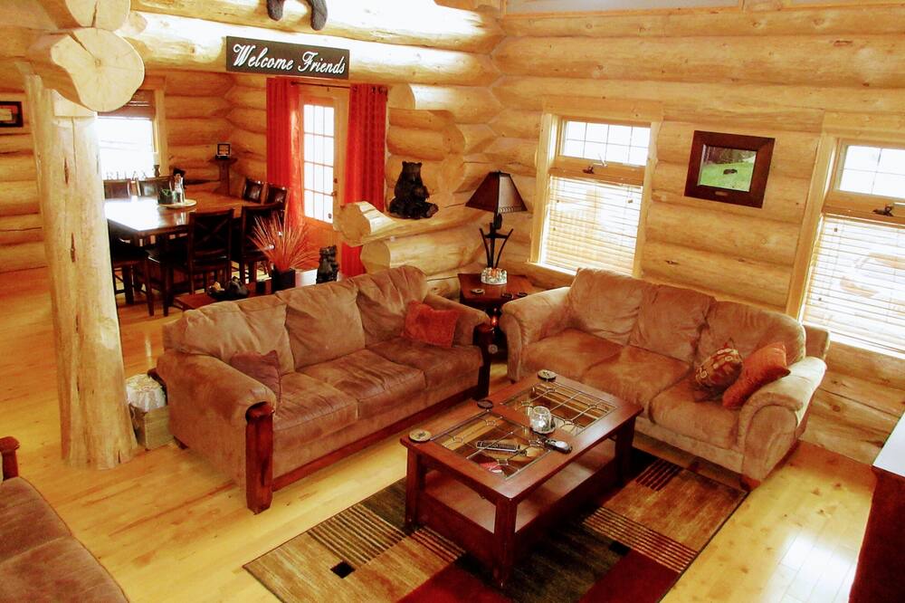 Photo of Livingroom in East Kootenay