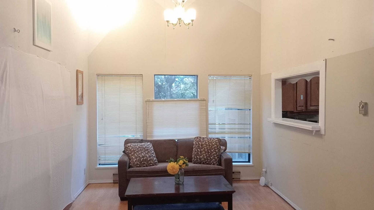 Photo of Livingroom in Guildford