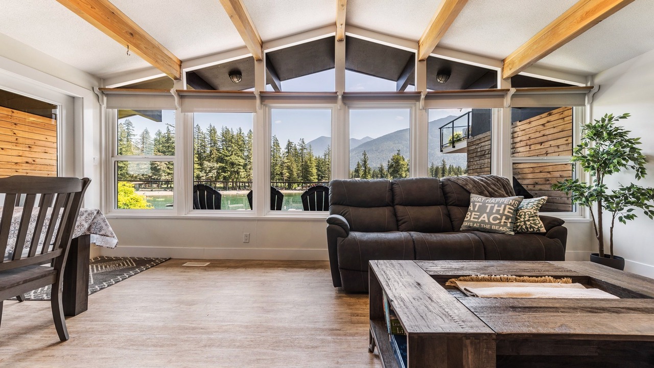 Photo of Livingroom in Cultus Lake