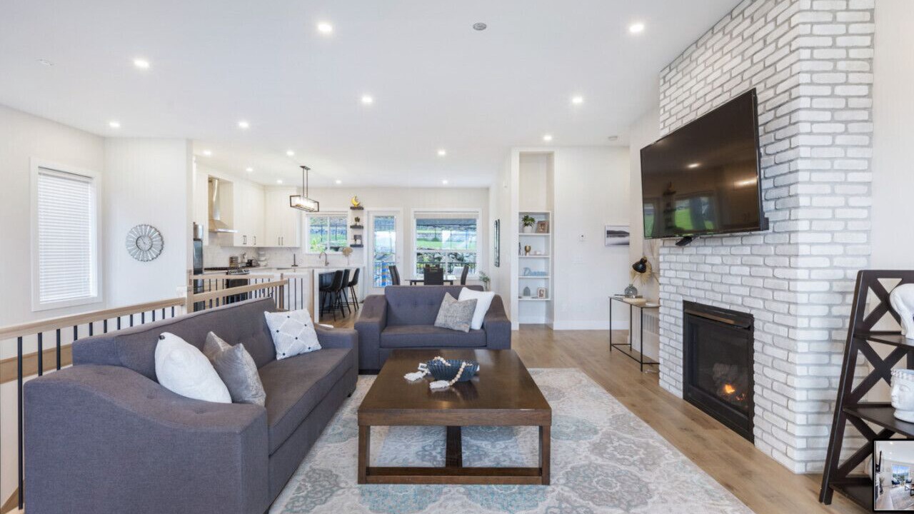 Photo of Livingroom in Eastern Hillsides