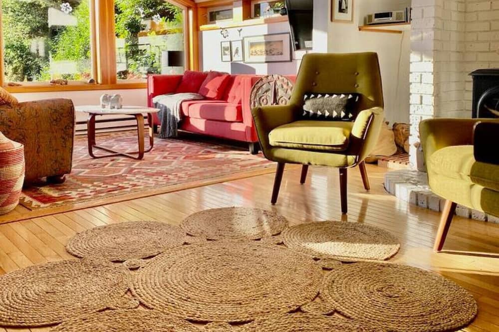 Photo of Livingroom in Bowen Island