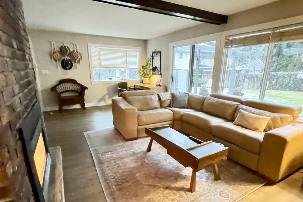 Photo of Livingroom in Lower Mission