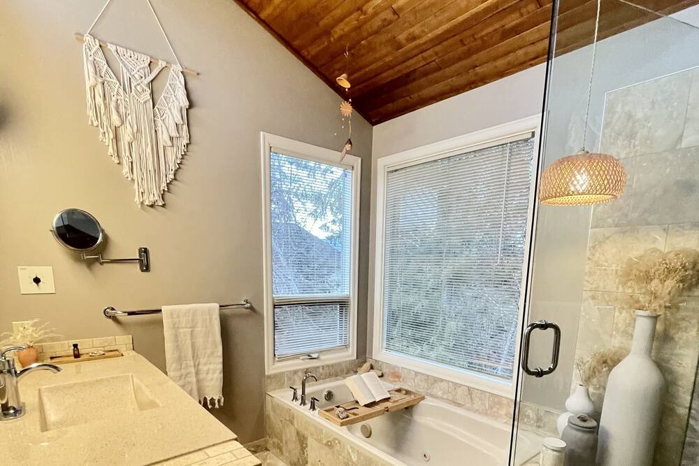 Photo of Bathroom in Lower Mission