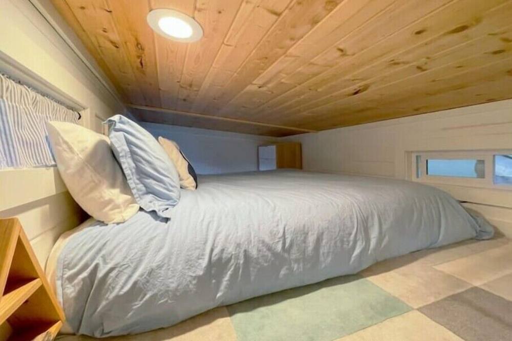 Photo of Bedroom in Courtenay