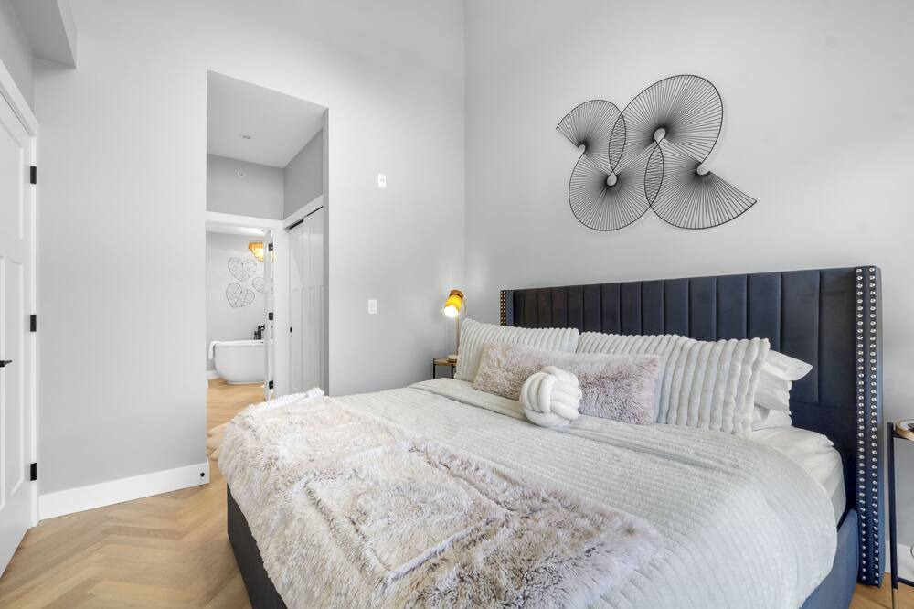 Photo of Bedroom in Harrison Hot Springs