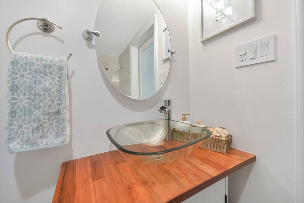 Photo of Bathroom in James Bay