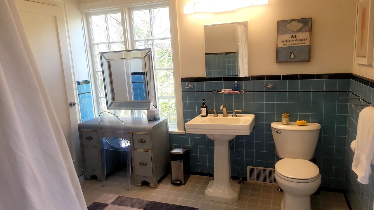 Photo of Bathroom in Dundarave