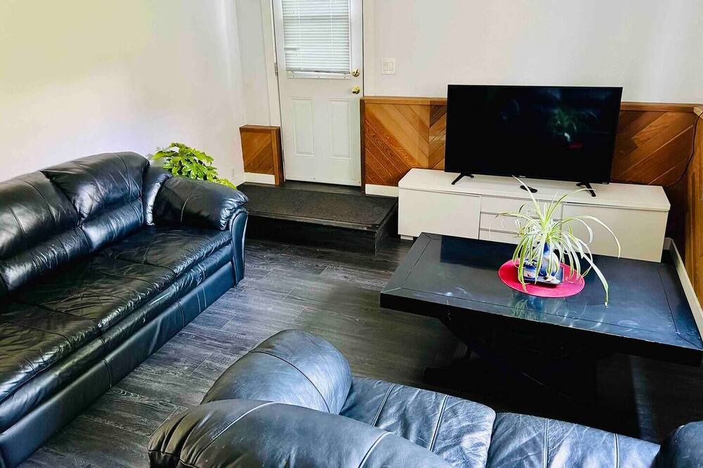 Photo of Livingroom in Saanich West